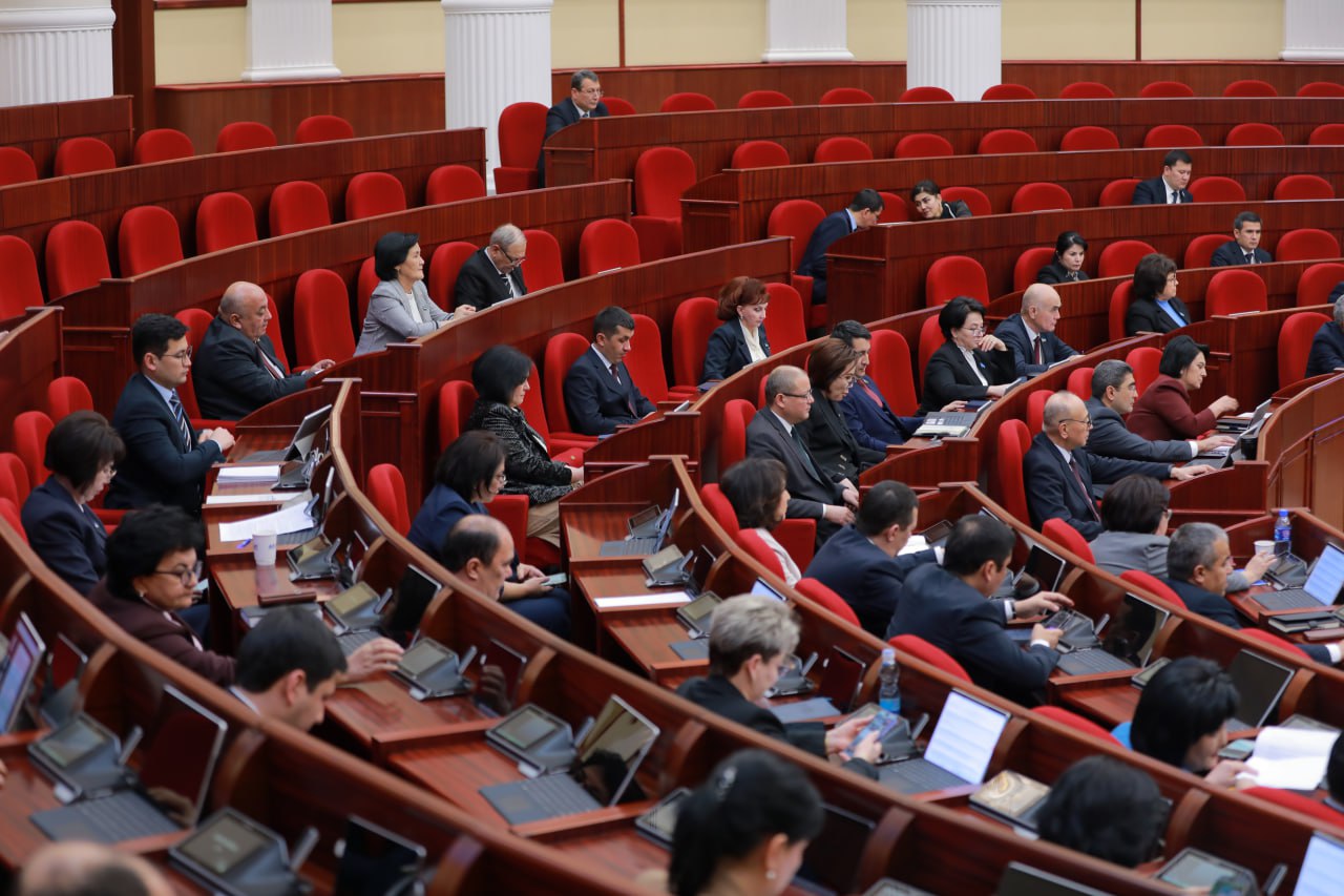 Oliy Majlis Qonunchilik palatasining majlisida Oliy ta’lim, fan va innovatsiyalar vaziri Qo'ngrotboy Sharipovning axboroti eshitildi.